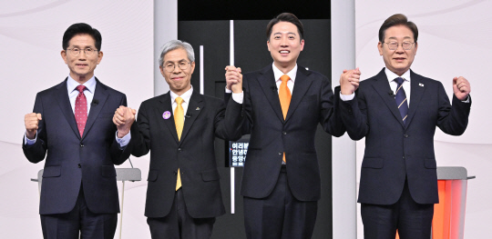 [뼱] ǿ " θӸ  븮" vs 蹮 " ϴ"